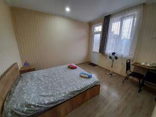 Гостевой дом Pavillion Guest House Батуми Двухместный номер с 1 кроватью и собственной ванной комнатой-4