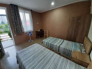 Гостевой дом Pavillion Guest House Батуми Двухместный номер с 2 отдельными кроватями и собственной ванной комнатой-6