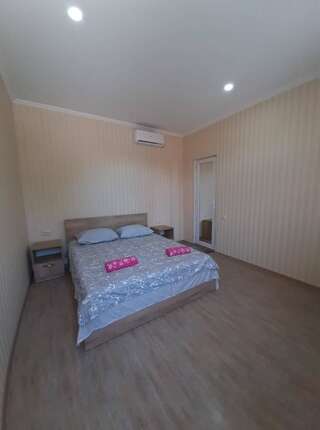 Гостевой дом Pavillion Guest House Батуми Двухместный номер с 1 кроватью и собственной ванной комнатой-13