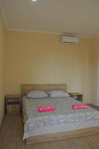 Гостевой дом Pavillion Guest House Батуми Двухместный номер с 1 кроватью и собственной ванной комнатой-14