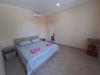 Гостевой дом Pavillion Guest House Батуми Двухместный номер с 1 кроватью и собственной ванной комнатой-17
