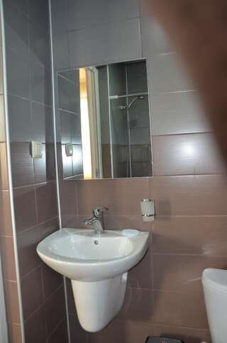 Гостевой дом Pavillion Guest House Батуми Двухместный номер с 1 кроватью и собственной ванной комнатой-20