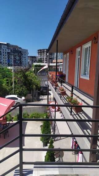 Гостевой дом Pavillion Guest House Батуми Двухместный номер с 1 кроватью и собственной ванной комнатой-62